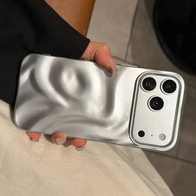 Luksusowe, faliste, żelowe, ma – Luxury Plating Case recenzja i cena