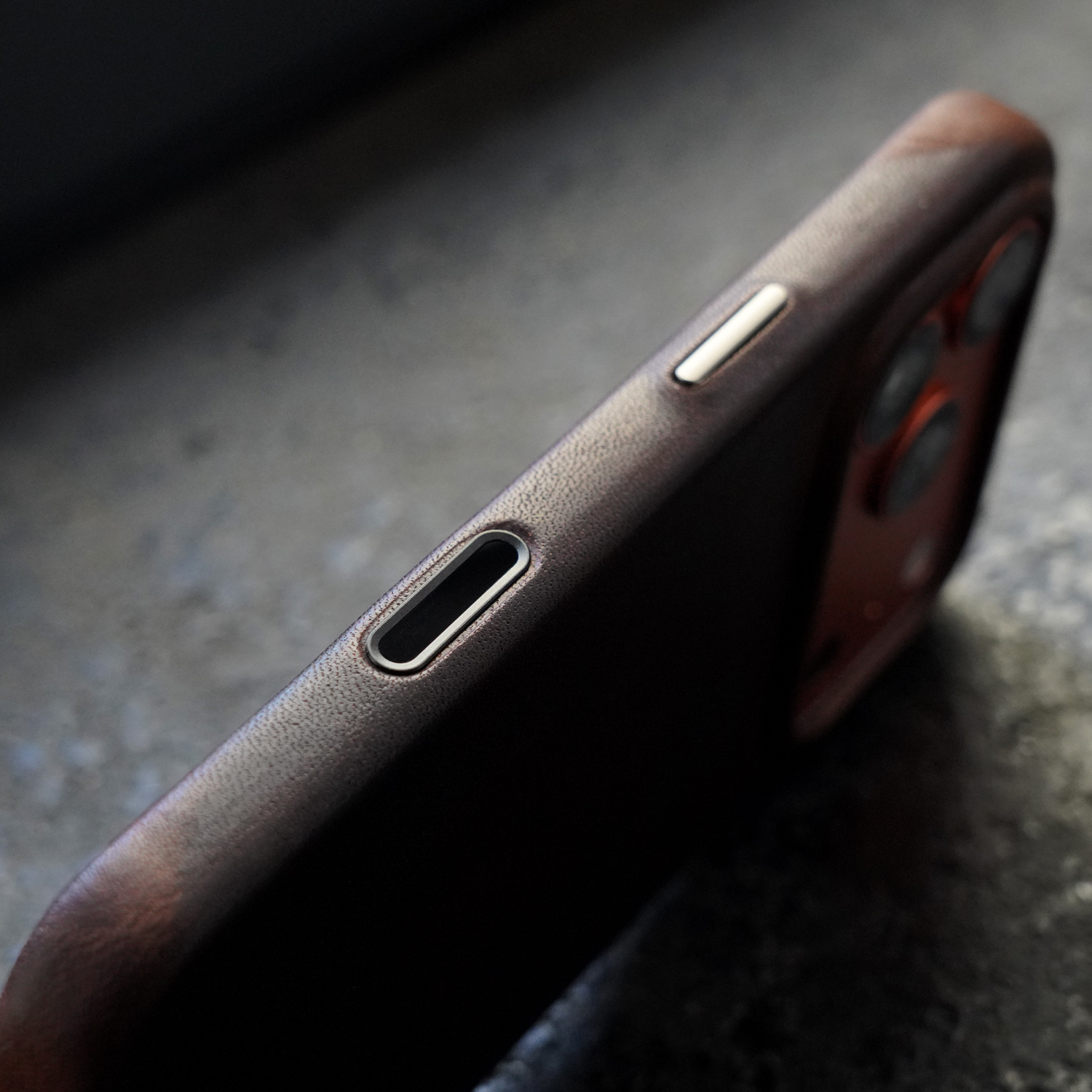 Etui YMW Horween Dublin z praw – Phone Cases Dublin recenzja i cena